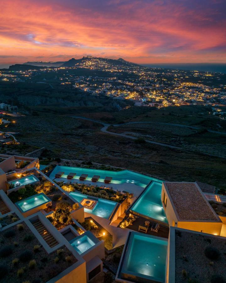North Santorini - A Luxury Pýrgos